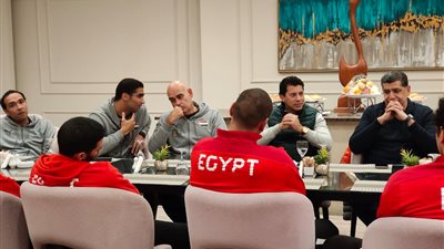وزير الرياضة يحفز لاعبي منتخب اليد قبل مواجهة الجزائر في نهائي إفريقيا غدا