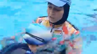 قصة أصغر مدربة سباحة بالبحيرة: التدريب في الشتاء مفيد لمرضى حساسية الصدر والشلل الدماغي| بث مباشر 