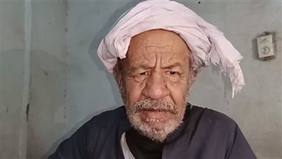 جالي جلطة بسببه.. مسن يستغيث من نجله بأسوان: شتمني وطردني في الشارع أنا وأخته | بث مباشر