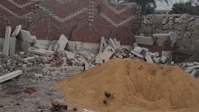 بسبب مخالفات البناء.. هدم عدد من المقابر بمنطقة عرب راشد بحلوان 