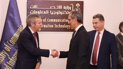 وزير الاتصالات يبحث مع رئيس فودافون للحلول الذكية خطط الشركة التوسعية بمصر