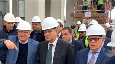 الأولى بالموانئ المصرية.. وزير التموين يتفقد صومعة ميناء غرب بورسعيد بسعة تخزينية 100 طن | بث مباشر