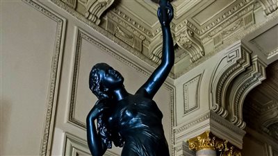 متحف المجوهرات الملكية يلقي الضوء على تمثال القمر 