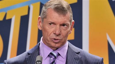 تفاصيل استقالة فينس مكمان أسطورة المصارعة الحرة بعد اتهامه بالتعدي الجنسي على موظفة سابقة