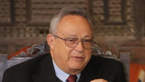 الدكتور أحمد زايد