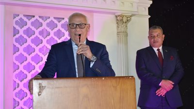 محافظ بورسعيد لـ المعلمين: تعلمت منكم رفع علم بلدي مصر والقراءة والخطابة