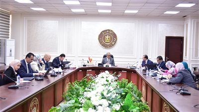 وزير العمل يتابع مع اللجنة القانونية الملاحظات الواردة على مشروع قانون العمل