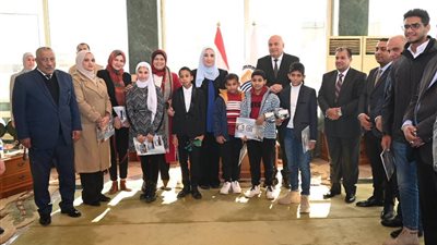  وزيرة التضامن تكرم 5 من أبناء مصر لحصولهم على مراكز متقدمة في الذكاء الاصطناعي | صور 