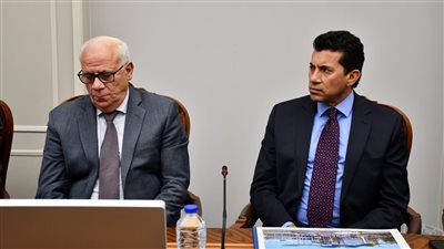 وزير الرياضة يبحث مع محافظ بورسعيد تطور أعمال إنشاء ستاد المصري