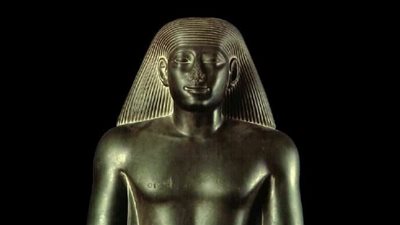 المتحف المصري بالتحرير يعرض تمثالا لوزير يعود للعصر المتأخر