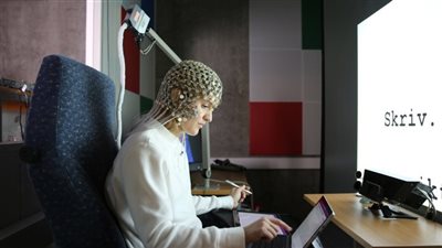 هل الكتابة الإلكترونية لها تأثير سلبي على الدماغ؟.. خبراء يوضحون