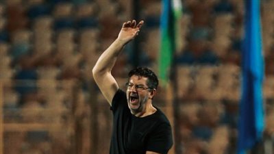 روي فيتوريا مدرب منتخب مصر السابق يرحل عن تدريب نادي باناثينايكوس اليوناني 