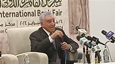 ندوة بمعرض الكتاب لـ زاهي حواس للحديث عن تفاصيل استرداد آثار مصرية مهربة | بث مباشر