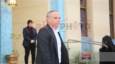 بدء عزاء العامري فاروق نائب رئيس النادي الأهلي.. وأسامة حسني أول الحضور | بث مباشر