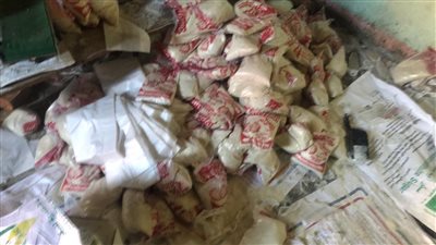 ضبط سكر ومصنعات مجهولة المصدر داخل مخزن بشبين القناطر في القليوبية