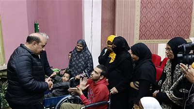 فرحة وزغاريد.. محافظ أسوان يشهد احتفالية مرور 4 سنوات على مبادرة الناس لبعضهم 