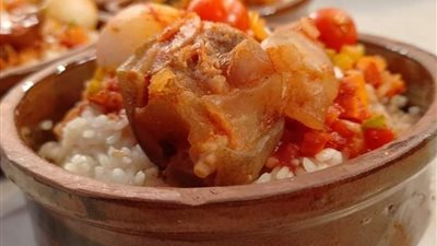 طريقة عمل فتة الكوارع مثل المحلات.. سر السلق سريعا