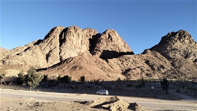 فصول العام في ساعة واحدة.. اختفاء السحب والغيوم بسانت كاترين