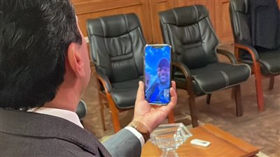 وزير الرياضة يهنئ عزمي محيلبة بذهبية كأس العالم للرماية الشاملة