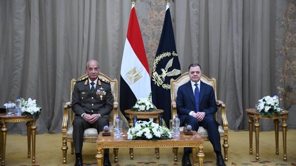 الفريق محمد زكي يهنئ