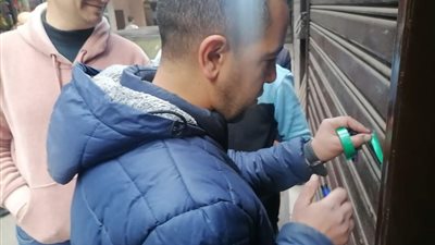 غلق وتشميع عدد من المحلات بحدائق القبة بسبب مخالفة التراخيص