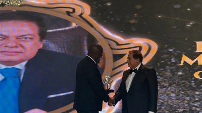 بالإجماع.. أبو العينين يفوز بجائزة أبطال إفريقيا في مؤتمر حوار الرخاء بالقارة السمراء