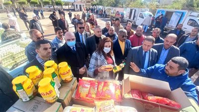 لمواجهة الغلاء.. انطلاق قافلة تضم 13 سيارة محملة بالمواد الغذائية المدعمة بالبحيرة