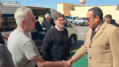 محافظ شمال سيناء يستقبل أعضاء الجمعية البرلمانية لحلف الناتو بمطار العريش