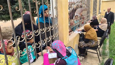 الكشف والعلاج مجانا.. فحص 1003 مواطنين خلال قافلة طبية بالبحيرة