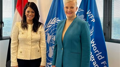 رانيا المشاط تلتقي المديرة التنفيذية لبرنامج الأغذية العالمي خلال القمة الإيطالية الإفريقية
