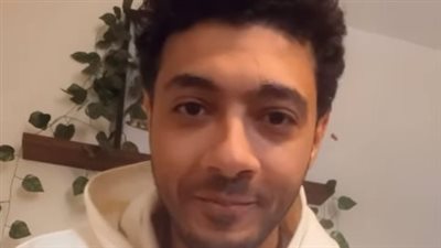 متقعوش في فخ الشياكة.. بطل وبينا ميعاد ينادي بعدم التحدث باللغة الإنجليزية في مصر | فيديو