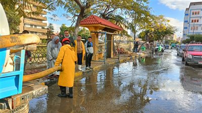 رفع حالة التأهب والدفع بمعدات شفط تراكمات مياه الأمطار بالمنوفية| صور