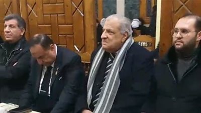 بحضور المهندس إبراهيم محلب ومحمد رمضان.. المئات يقدمون واجب العزاء في والدة زوجة عمرو الجنايني| بث مباشر 