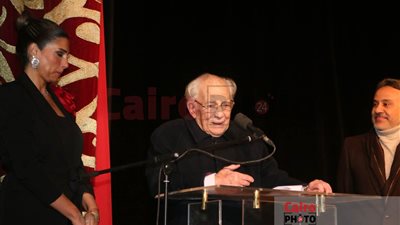 رشوان توفيق عن تكريمه بالمسرح القومي: بكيت من فضل ربنا عليّا