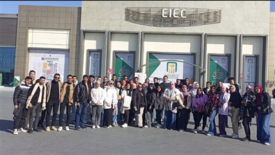 45 طالبًا وطالبة بجامعة أسيوط الأهلية يزورون معرض الكتاب 