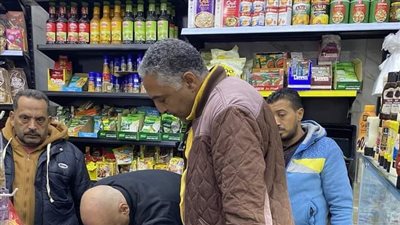 إعدام أغذية فاسدة وتحرير محاضر وتشميع 3 محال وغرامات فورية في حملة بالإسكندرية