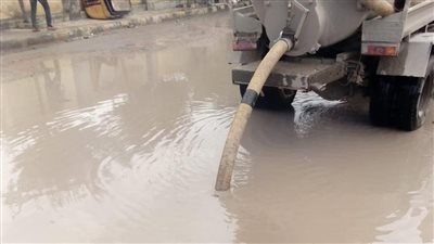 محافظ الإسكندرية يوجه باستمرار رفع حالة الطوارئ والتعامل مع تداعيات نوة الكرم