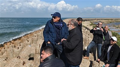 وزير الري يوجه بسرعة إعداد دراسة متكاملة لأعمال الحماية بمنطقة حائط رشيد البحري 