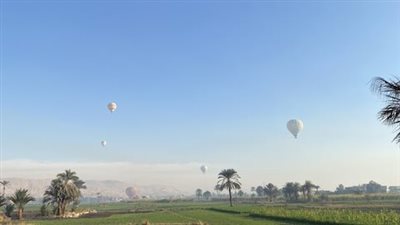 إلغاء وتعليق رحلات البالون الطائر بالأقصر لسوء الأحوال الجوية