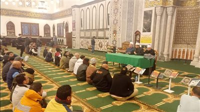مساجد مصر تصدح بالصلاة على سيدنا النبي 
