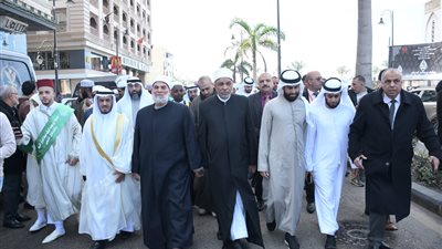 رسالة سلام للعالم.. مسيرة للمشاركين بمسابقة بورسعيد الدولية للقرآن الكريم دعمًا لغزة | صور