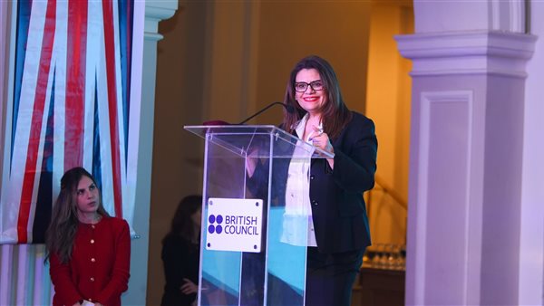 وزيرة الهجرة 