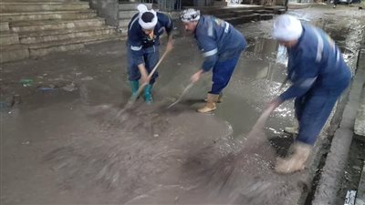 رئيس مركز دسوق بكفر الشيخ يكشف عن استمرار رفع درجة الاستعداد لكسح تراكمات مياه الأمطار ليلًا