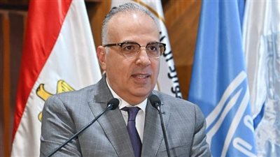 وزير الري يستعرض إجراءات التعامل مع حالات تسرب البقع الزيتية بنهر النيل 