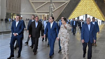 رئيس الوزراء يتفقد المتحف المصري الكبير والمشروعات المحيطة