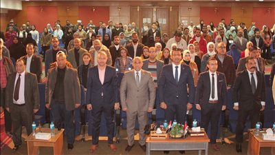 رئيس جامعة أسيوط: نقدم جهودنا في مبادرة حياة كريمة لتحسين مستوى الفئات الأكثر احتياجا 