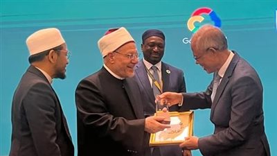 في تكريم حافل.. سنغافورة تكرم مفتي الجمهورية لدوره الرائد في تطوير أداء المؤسسات الإفتائية