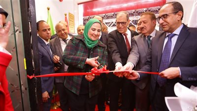 وزيرة التضامن ومحافظ المنوفية يفتتحان فرعا جديدا لبنك ناصر بشبين الكوم