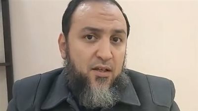 تجليات وهلاوس نفسية.. داعية إسلامي يوضح أسباب تخلص مضيفة طيران من نجلتها | بث مباشر 