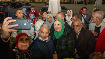 وزيرة التضامن تلتقي المتطوعين وكبار السن من دور رعاية المسنين بمعرض الكتاب 